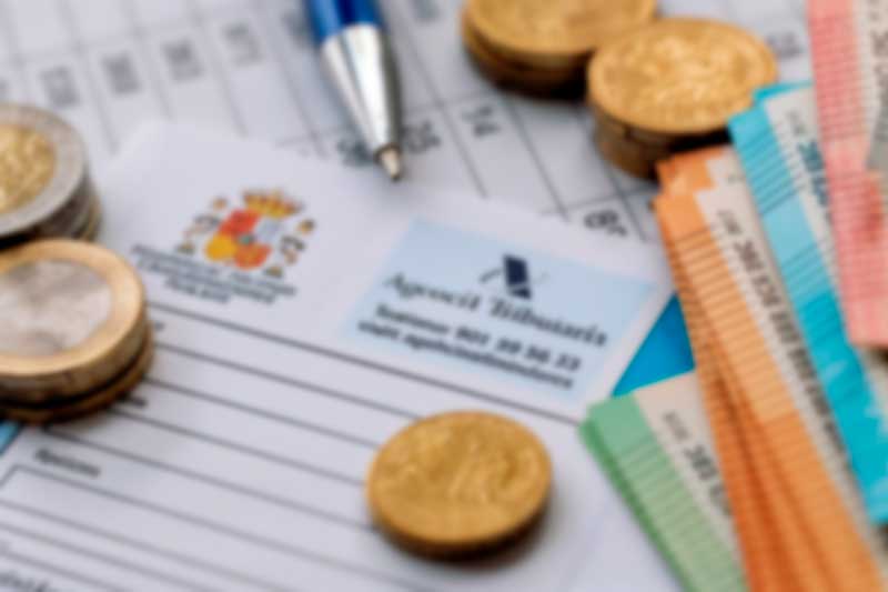 ¿Hacienda aún no te ha devuelto el IRPF en 2025? Descubre qué hacer