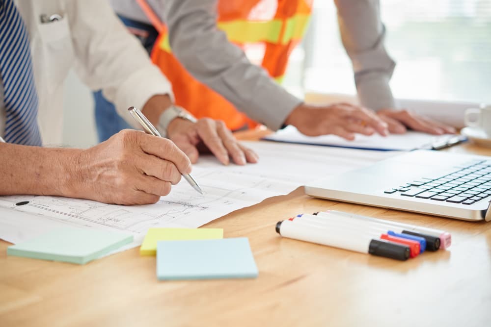 Deducción de gastos por obras y mobiliario en viviendas destinadas al alquiler: Análisis de la Consulta Vinculante V2599-25 (DGT)